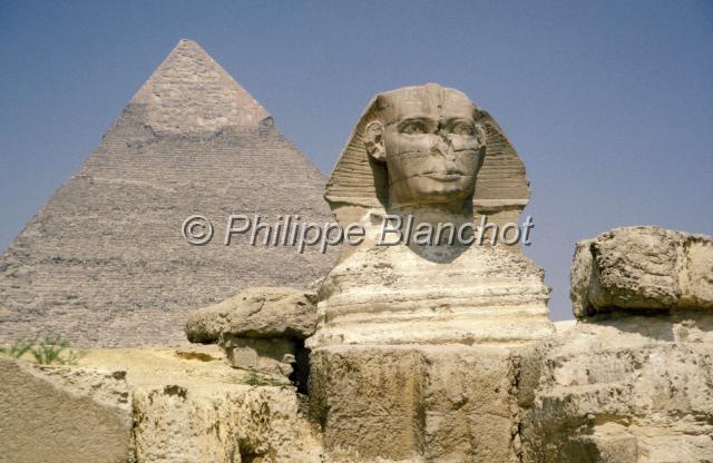 egypte 01.JPG - Sphinx de Gizeh devant la pyramide de KhéphrenLe Caire, Egypte
